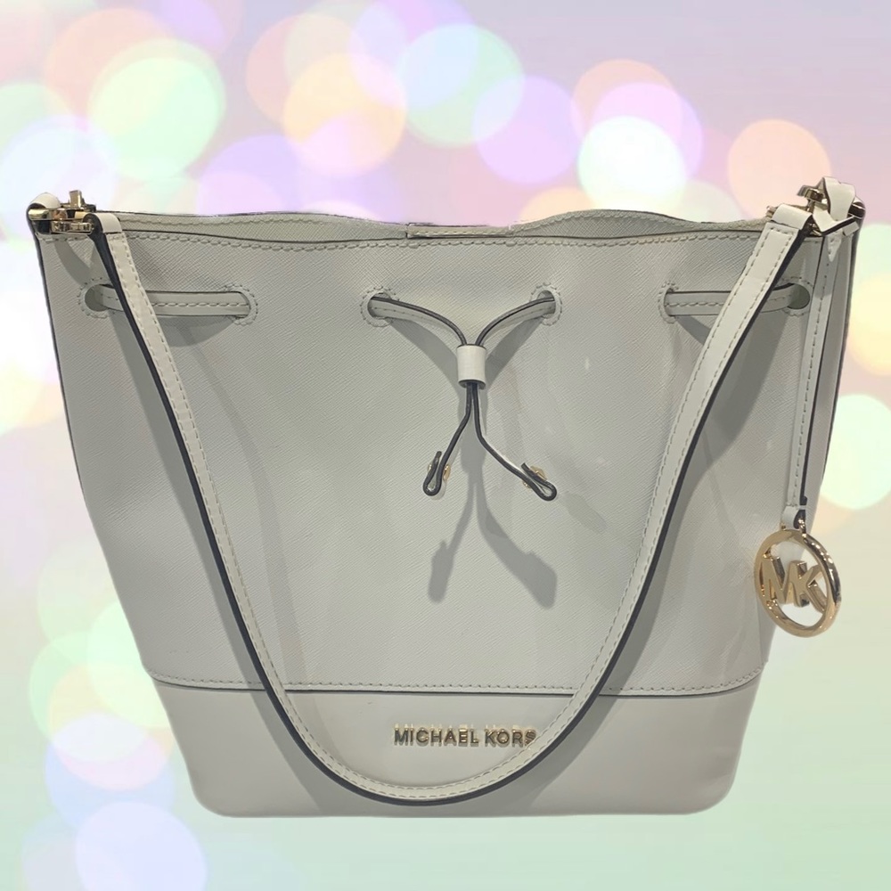 🔥NWOT Michael Kors drawstring bucket bag